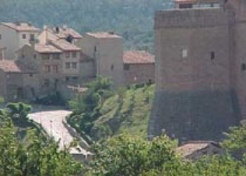 VISTA DEL CASTILLO Y DE LA CASA